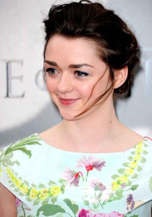 Maisie-williams-arrives-at-the-diaporama-447903648.jpg